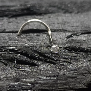 NOSTRIL OURO 18K C/ GARRAS – BRANCO – NO058