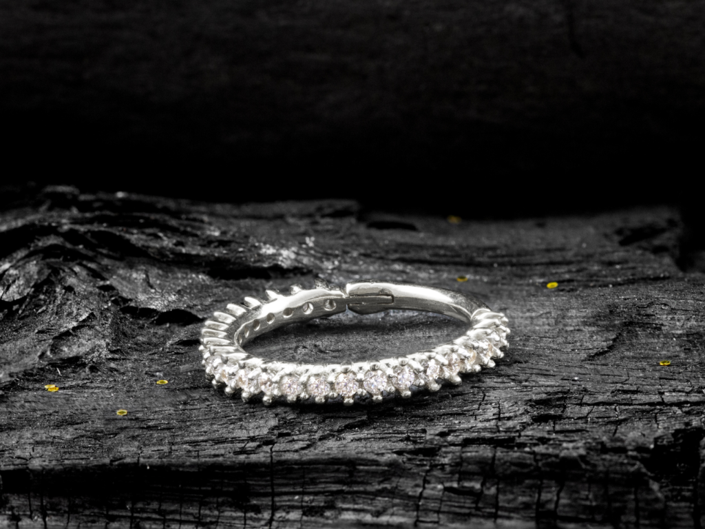 ARGOLA CLICKER OURO 18K CRAVEJADO 10MM - BRANCO - AAO6