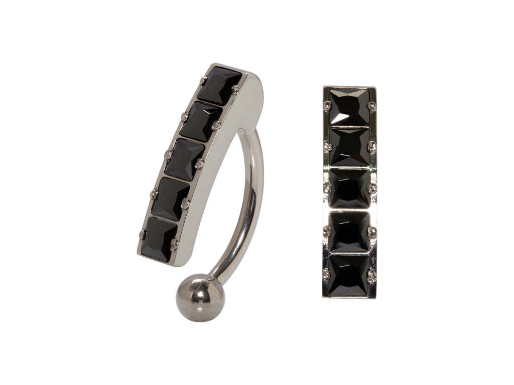 BANANA BELL TITÂNIO R/I CURVADO C/ PEDRA BLACK