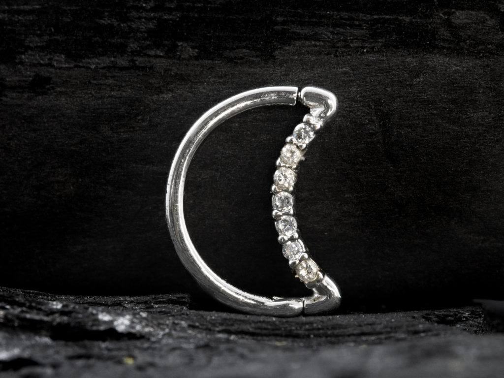 LUA CLICKER CRAVEJADA OURO 18K - BRANCO - AAO10