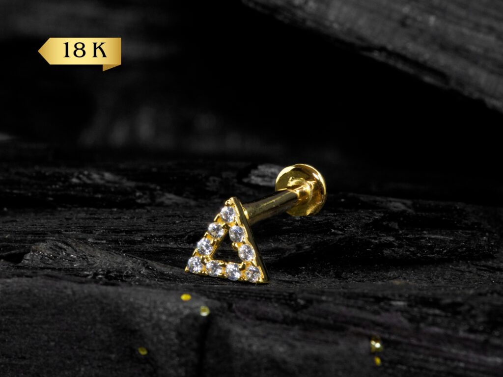 LABRET OURO 18K R/I TRIÂNGULO CRAVEJADO - 1.2 X 8MM - CO284