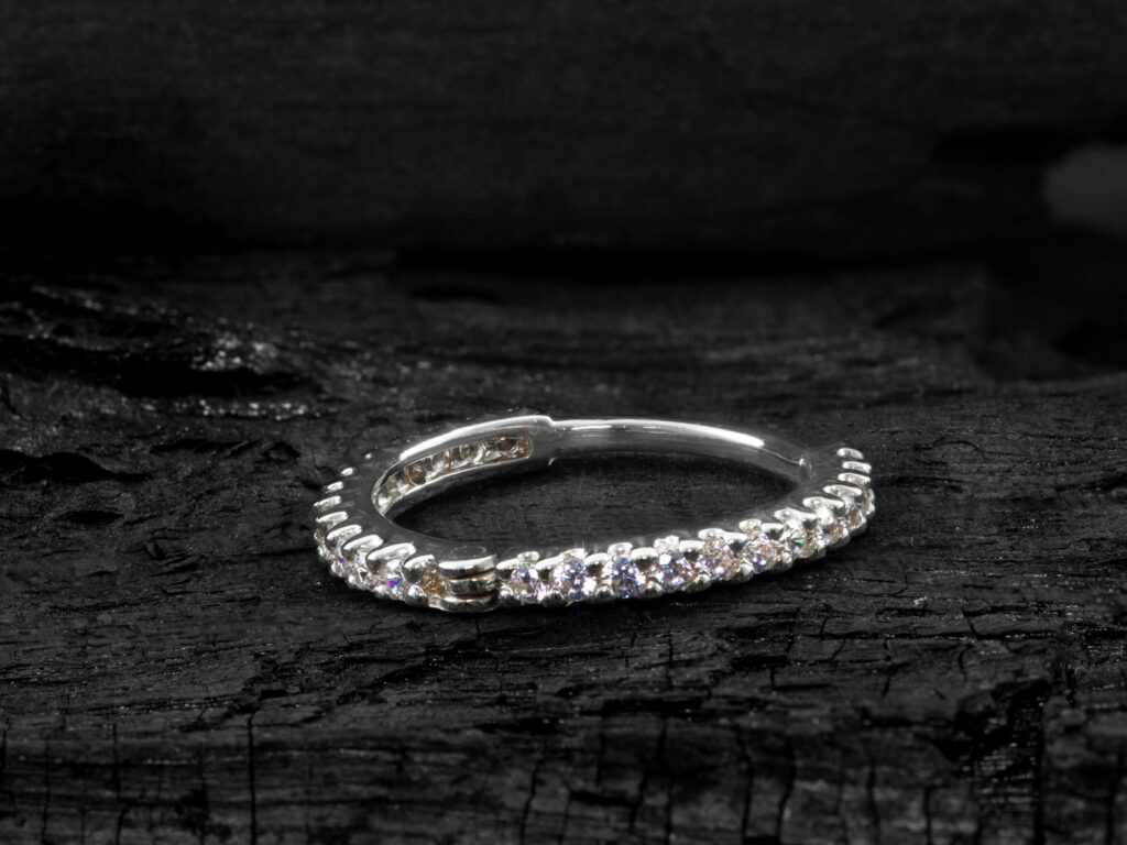 CONCH CLICKER OURO 18K CRAVEJADO NA11 - BRANCO