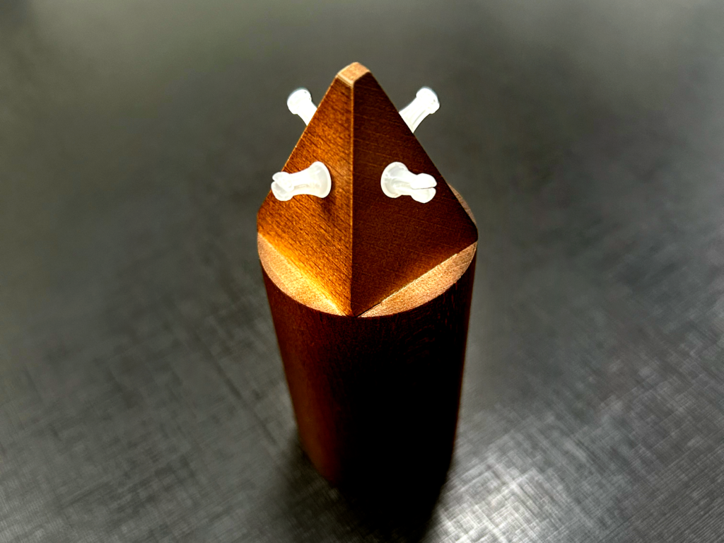 EXPOSITOR MADEIRA CONE C/ 4 PINOS